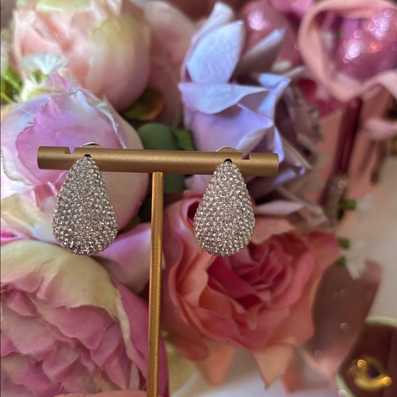 Hillberg and Berk dream puff white earrings - Picture 3 of 15